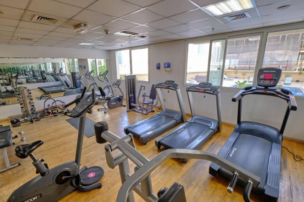 Lovely 1-Bedroom Apartment In The Heart Of Dubai Marina Bagian luar foto