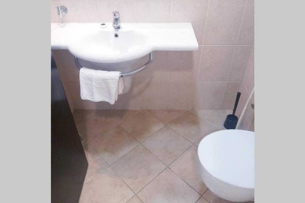 Lovely 1-Bedroom Apartment In The Heart Of Dubai Marina Bagian luar foto