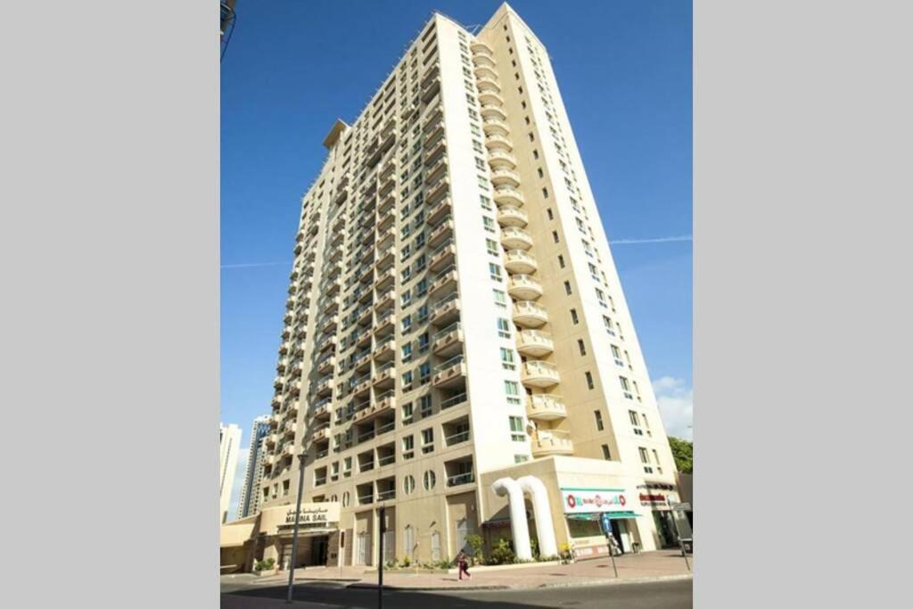 Lovely 1-Bedroom Apartment In The Heart Of Dubai Marina Bagian luar foto