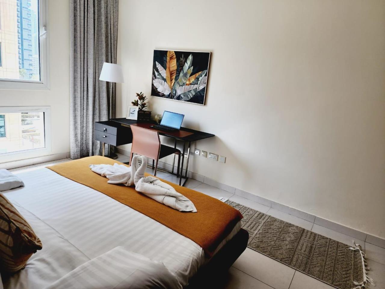 Lovely 1-Bedroom Apartment In The Heart Of Dubai Marina Bagian luar foto