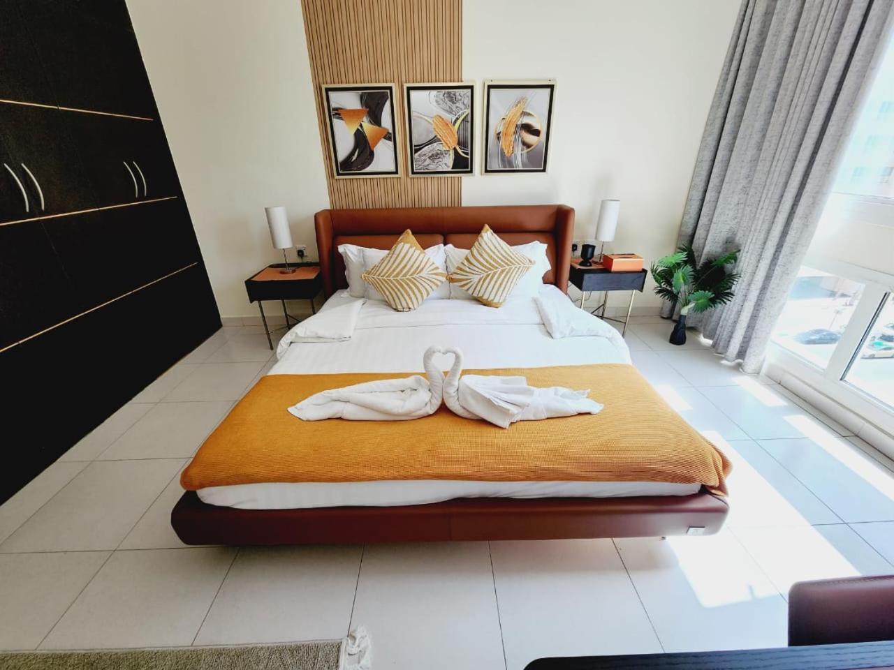 Lovely 1-Bedroom Apartment In The Heart Of Dubai Marina Bagian luar foto
