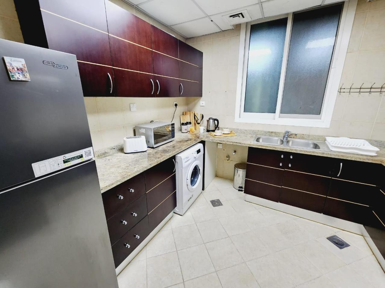 Lovely 1-Bedroom Apartment In The Heart Of Dubai Marina Bagian luar foto
