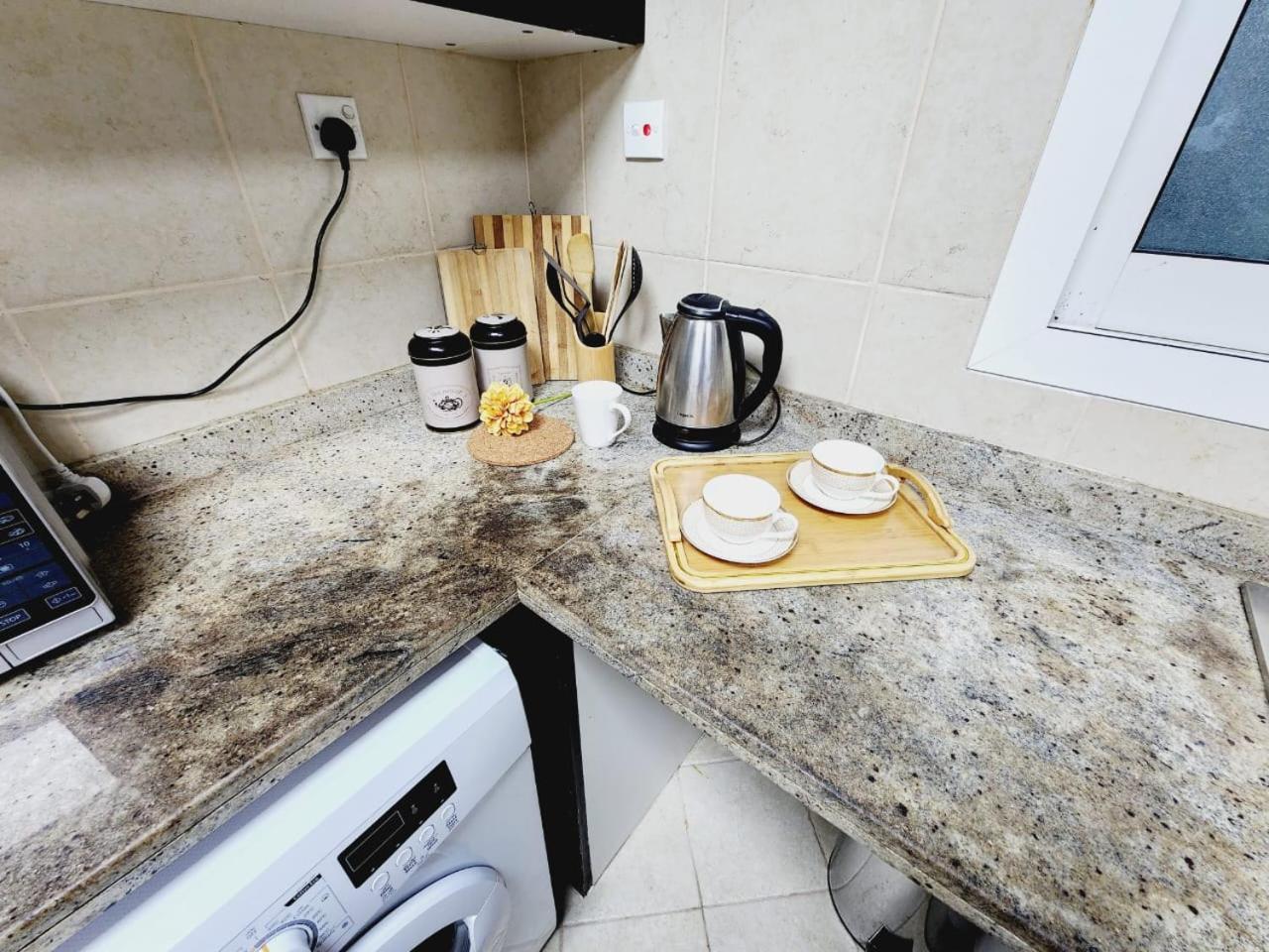 Lovely 1-Bedroom Apartment In The Heart Of Dubai Marina Bagian luar foto